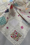 Home's Mavi Patchwork Işlemeli Naturel Şömentabla
