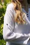 Kadın Beyaz Ayarlanabilir Uzun Kol Eteği Yırtmaçlı Naturel Pamuk Bluz