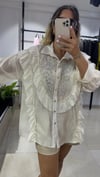 Nakış İşlemeli Fırfırlı Büyük Beden Gömlek