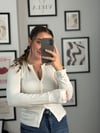 V Yaka Düğmeli Uzun Kollu Bluz