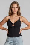 KADIN V YAKA FİYONKLU CUT-OUT DETAYLI ATLAS KUMAŞ İNCE ASKILI KOLSUZ BLUZ