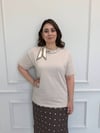 Fular Aksesuarlı Bej Tshirt