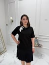 Fular Aksesuarlı Siyah Tişört