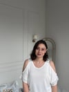 Omzu Açık Taşlı Beyaz Bluz