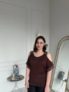 Omzu Açık Taşlı Kahve Bluz