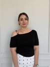 Siyah Omzu Tokalı Bluz