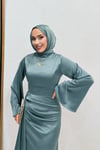 Arabella Pelerinli Saten Kumaş Balık Model Tesettür Abiye