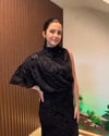 TEK OMUZ SİMLİ ELBİSE