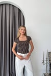 1004 Kadın Pamuklu Kare Yaka Puantiyeli Yan Büzgü Detaylı Crop T-Shirt Bluz Kahverengi