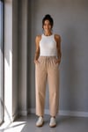 1019 Kadın %100 Pamuk Gabardin Lastikli Bel Havuç Kesim Pantolon Camel
