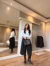 Beyaz  Belden Oturtmalı Pensli Manşetli Gömlek