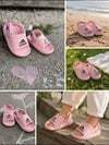 Pembe Lastikli Sandalet