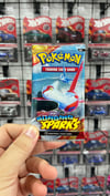 Pokemon SURGING SPARKS Pack - Rast Gele 1 Paket Gönderilir.Orijinal Ürün