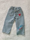 Love nakışlı jean pantolon