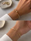 Üçgen Kesim Taşlı Gold Kelepçe Bileklik