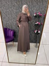 KEMERLİ TENSEL KUMAŞ ELBİSE