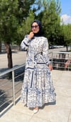 MERWİSH LACİVERT ÇİÇEKLİ ELBİSE