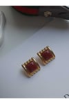 Bordo taş detaylı gold vintage küpe