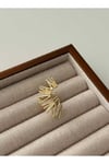 Gold zigzag model earcuff