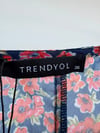 TRENDYOL ÇİÇEK DESENLİ GİPELİ CROP