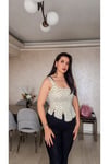 İP DETAYLI PUANTİYELİ KORSE BLUZ EKRU