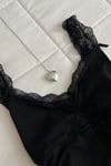 Coquette Style Dantel Detaylı Mini Fiyonklu Askılı Body