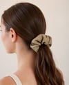Fashion BEJ DOKULU KUMAŞ SCRUNCHIE SAÇ TOKASI