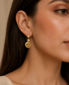 Xuping Taşlı Madalyon Sallantılı Gold Küpe