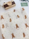 AYICIK DESENLİ ORGANİK BEBEK MÜSLİN ÖRTÜ %100 PAMUK NEFES ALAN ÇOK AMAÇLI KUNDAK BEZ YENİDOĞAN BATTANİYESİ
