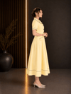 SARI BELDEN OTURTMALI BİYELİ KADIN ELBİSE