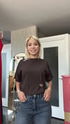 Broş Detaylı Kahve Tişört