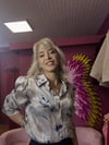 Laci desenli omuzları vatkalı saten gömlek