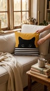 Siyah Kedi Desenli Dekoratif Kırlent Kılıfı 45x45 cm Gizli Fermuarlı Petek Kumaş Dijital Baskılı Modern Yastık Kılıfı