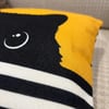 Siyah Kedi Desenli Dekoratif Kırlent Kılıfı 45x45 cm Gizli Fermuarlı Petek Kumaş Dijital Baskılı Modern Yastık Kılıfı