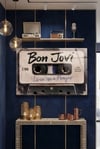 Bon Jovi Poster Pleksi Tablo – Modern ve Nostaljik Duvar Sanatı
