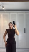 Kolsuz Vatkalı Drapeli Uzun Elbise Kahverengi