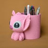 3d Baskı Knitted Kalemlik - Sevimli Karakterli Masaüstü Kalem Organizeri-pembe Çok Renkli