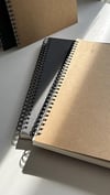 Spiralli Defter, Kraft Kapaklı, B5 Boyutunda 182x257 Mm , 100 Yaprak Çizgili Çok Renkli