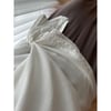 FİSTO DETAYLI ROMANTİK BLUZ