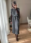 KISA KOLLU DİK YAKA TRİKO ELBİSE