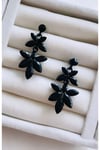 Siyah Taşlı Çiçek Küpe (4,5 cm)
