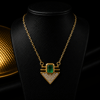 Gold Renk Yeşil Taşlı Geometrik Tasarım Işıltılı Kolye