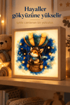 Yıldızlara Yolculuk Light Box – Çocuk ve Bebek Odası İçin Ahşap LED Işıklı Gece Lambası, Dekoratif Aydınlatma 25x25x10 cm