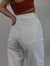 BEYAZ İÇ GÖSTERMEZ MOM JEANS