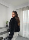 Peluş Broş Aksesuarlı Siyah Kürk 