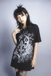 Siyah Abstract Pattern Tek Askı Detaylı Oversize Kısa Kollu Off-Shoulder T-Shirt