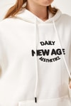 Oversize Kapüşonlu Kanguru Cepli Sweatshirt Beyaz