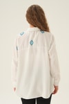 Beyaz Cepli Oversize Nakış Detay Gömlek 71481