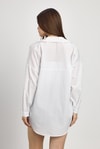 Beyaz Çift Cepli Oversize Uzun Basic Gömlek TCR 6256A