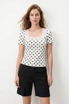 Beyaz Kare Yaka Dantel Detaylı Puantiyeli Crop Bluz 089